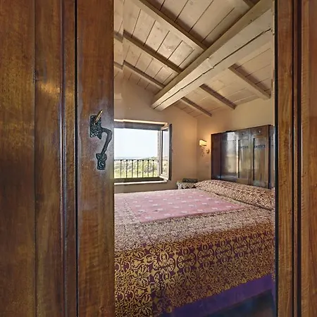 مزرعة للإقامة Agra Mater